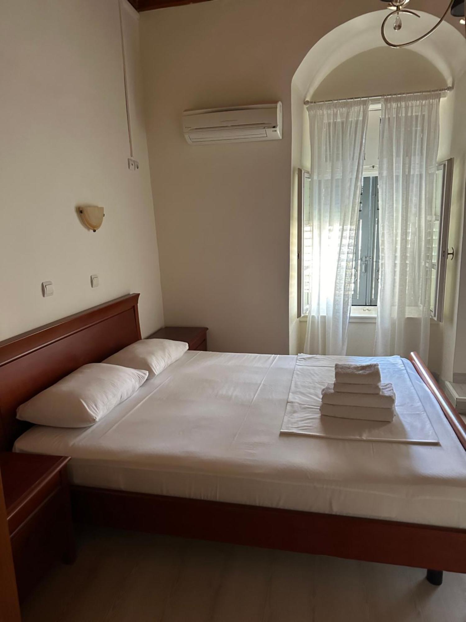 Mixalis Rooms Нафплион Экстерьер фото